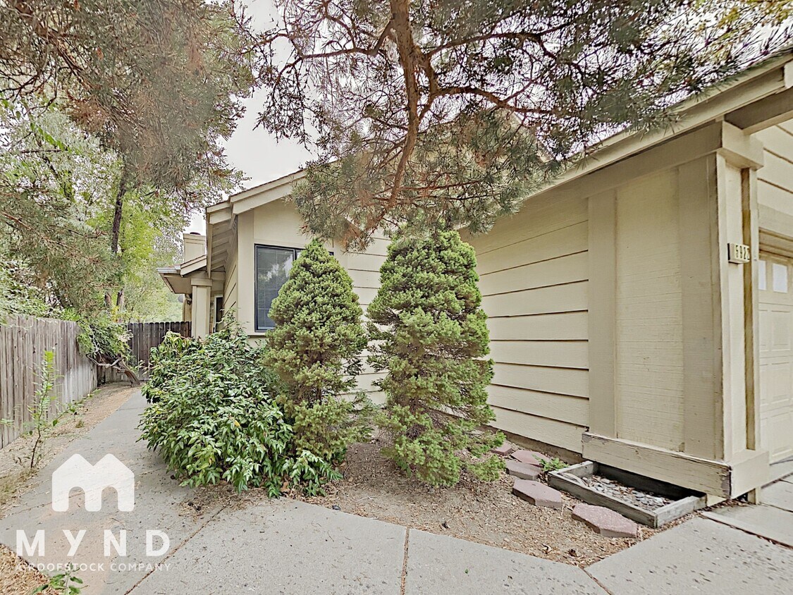 Foto principal - 5922 Shadow Park Dr