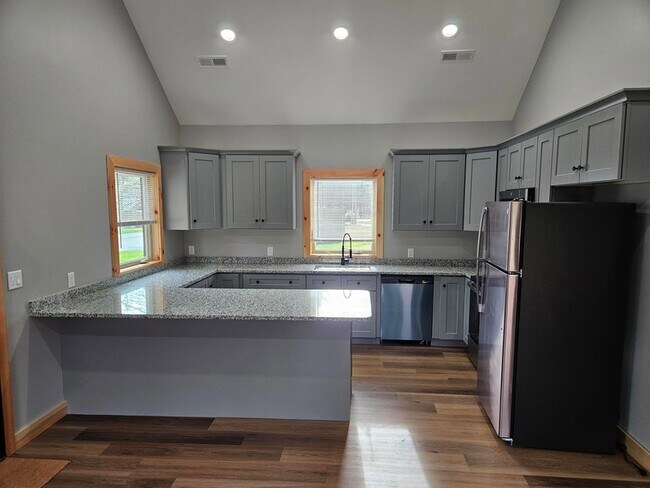 Foto del edificio - 19 Steele Dr