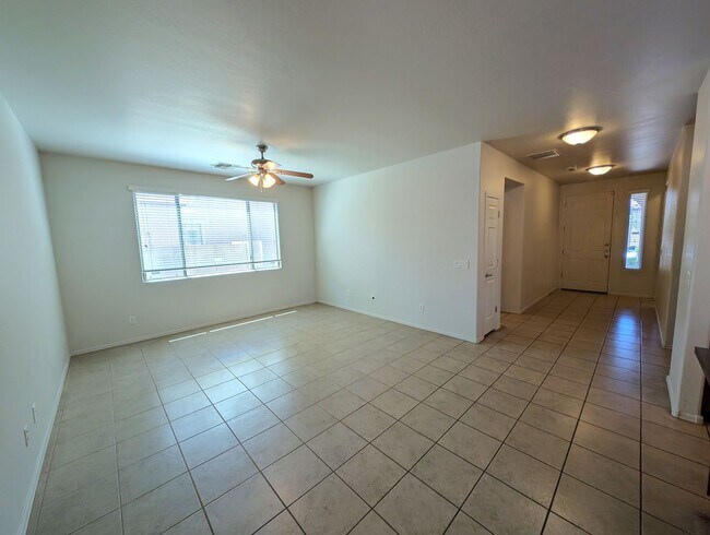 Building Photo - 4 Bedroom Home with Loft in Stonefield Com...