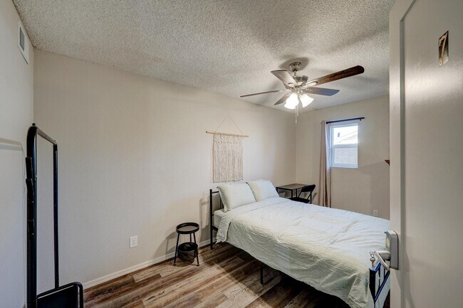 Building Photo - 5124 W Harmont Dr
