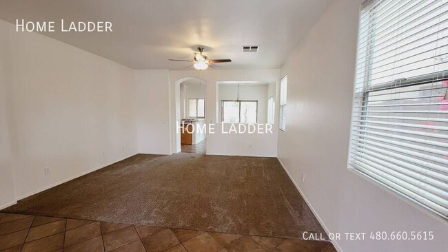 Foto del edificio - This inviting 3-bedroom, 2-bath home in th...