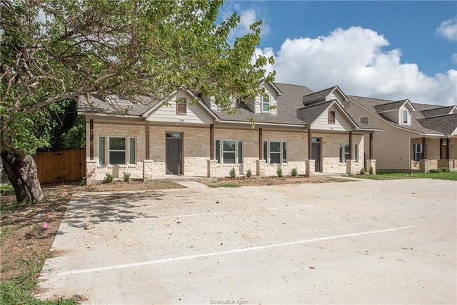 Building Photo - 705 Dominik Dr
