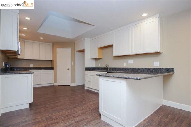 Building Photo - 1345 Shell Ct