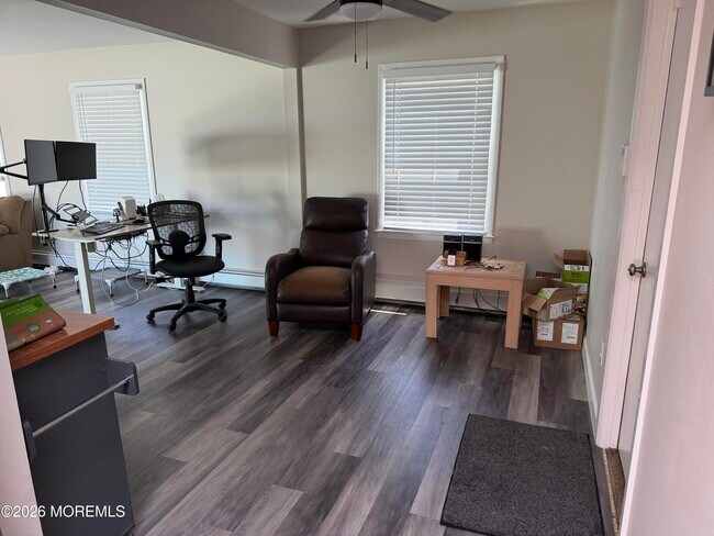 Foto del edificio - 2305 Oak Tree Rd