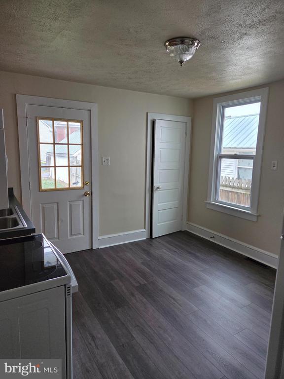 Foto principal - 729 E Washington St