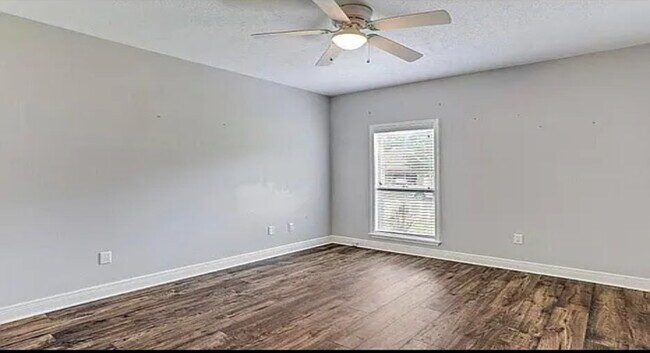 Foto del edificio - 125 Cypress Ridge Dr