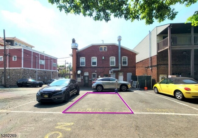 Foto del edificio - 551 Franklin Ave