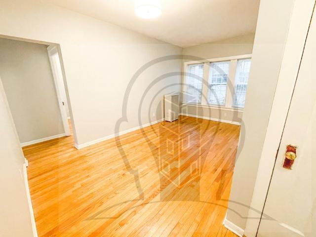 Building Photo - 2 bedroom in CHICAGO IL 60613