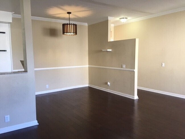 Building Photo - 11107 La Maida St