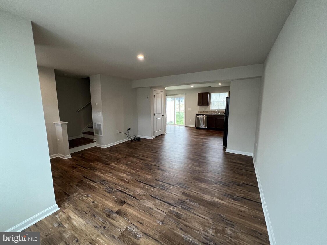 Primary Photo - 770 Carson Cir