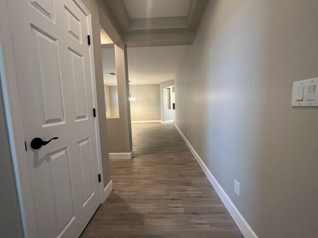 Building Photo - Cozy Cul De Sac house FOR RENT in a GREAT location