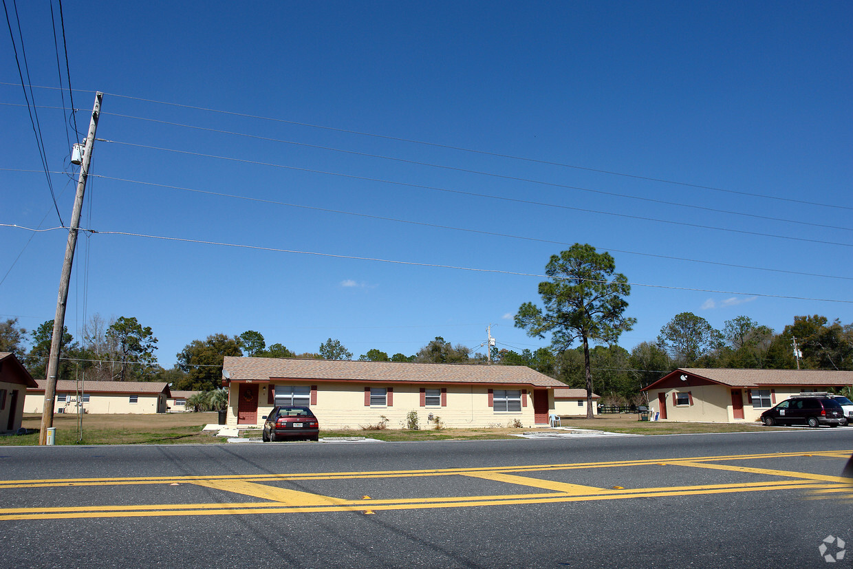 Building Photo - Oak Crest Villas