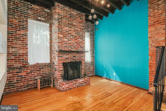 Building Photo - 2553 Meredith St
