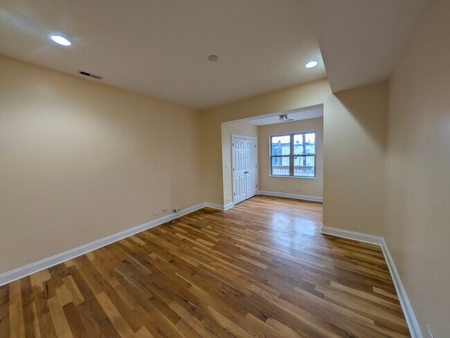 Foto del edificio - 4742 N Sawyer Ave