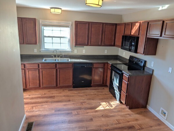 Building Photo - 2510 Bernhurst Dr