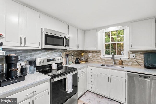 Foto del edificio - 702 Hemlock Ct