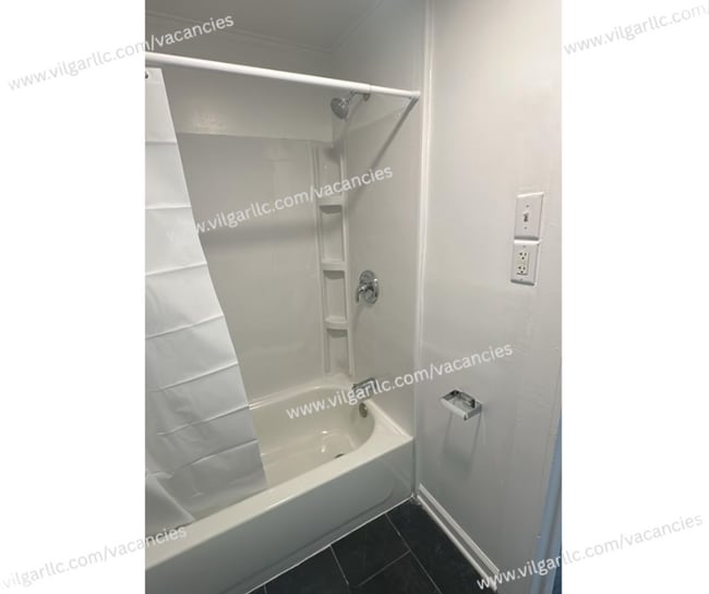 Building Photo - 1313-1313 Michigan St