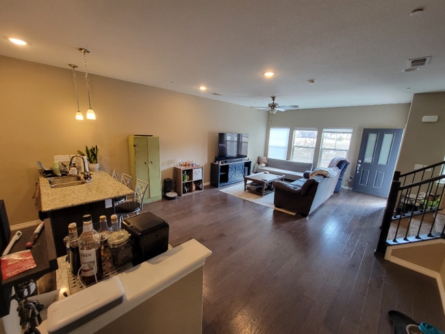Building Photo - 3039 Upland Dr