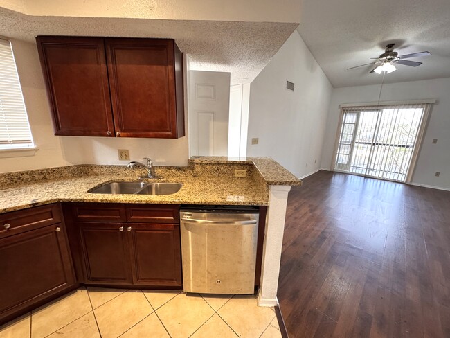 Foto del edificio - 1948 Lake Atriums Cir