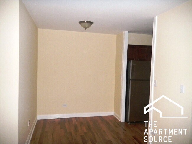 Foto del edificio - 696 Elm Pl