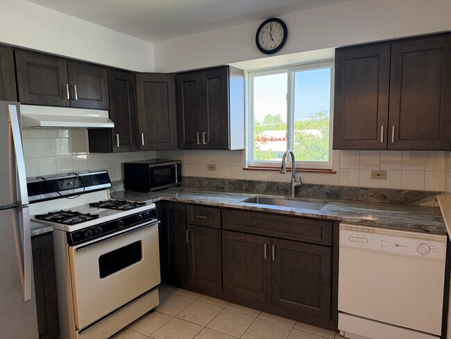 Foto del edificio - 1326 E 159th St