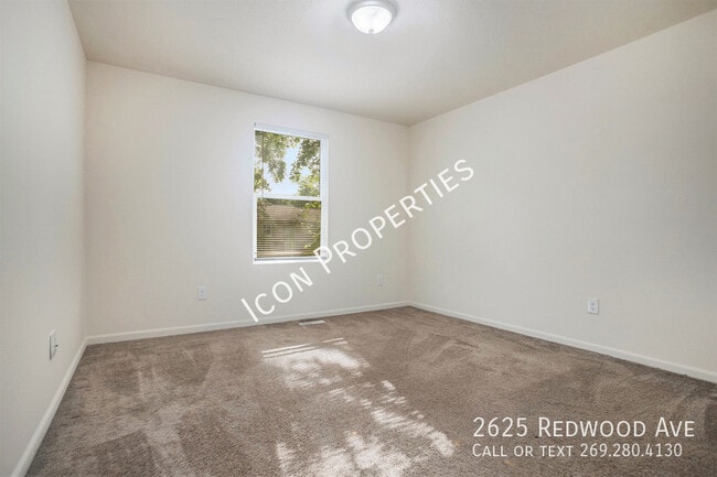 Building Photo - 5 BEDROOM W/GARAGES FOR THE PRICE OF 4!