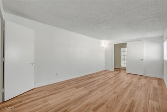 Building Photo - 904 Ambusher St