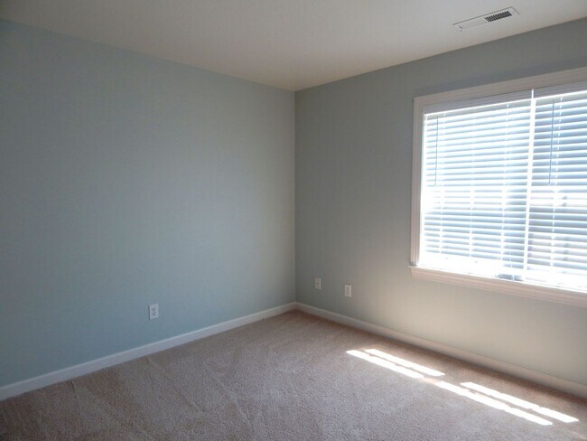Building Photo - Two Bedroom Townhome in Desirable Carolina...
