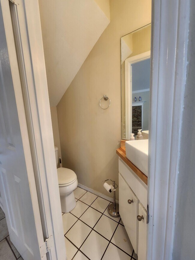 Foto del edificio - 607 Krystal Ln