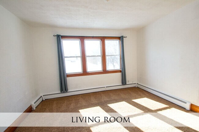 Building Photo - 1016 Duplex