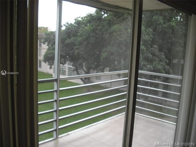 Foto del edificio - 8301 Sands Point Blvd