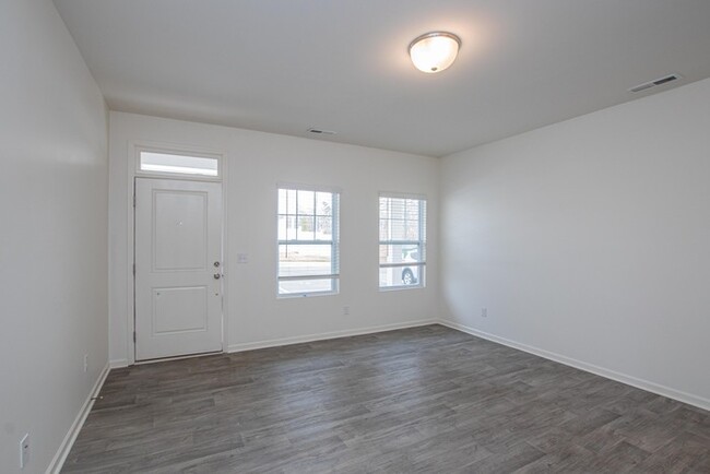 Foto del edificio - BEAUTIFUL 2 Bedroom Townhome in Cox Mill D...