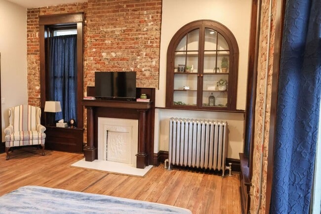 Building Photo - 1347 Park St