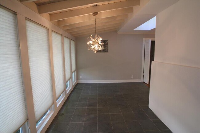 Building Photo - 2341 Bolsover St