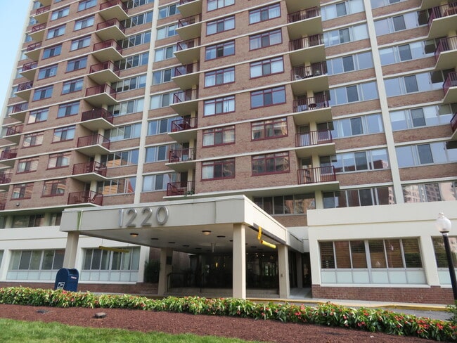 Foto del edificio - 1220 Blair Mill Rd