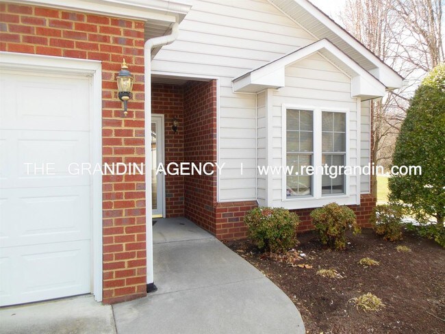 Foto del edificio - 79 Stone Ridge Lane