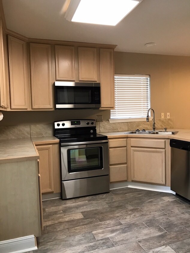 Foto principal - 137 Edie Ann Dr