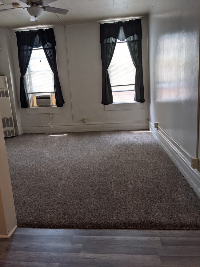 Livingroom - 1359 Caledonia St