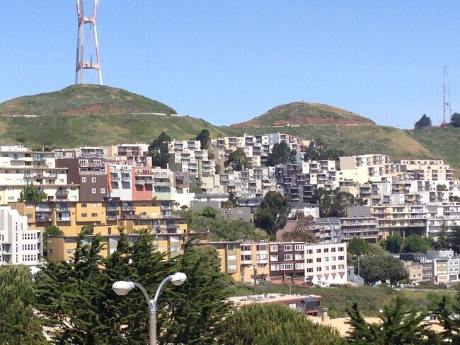 Foto del edificio - Epic REA: Top Floor 2 BR/2 BA Condo, Pano Views, Balcony, 3-4 Pkg, Storage