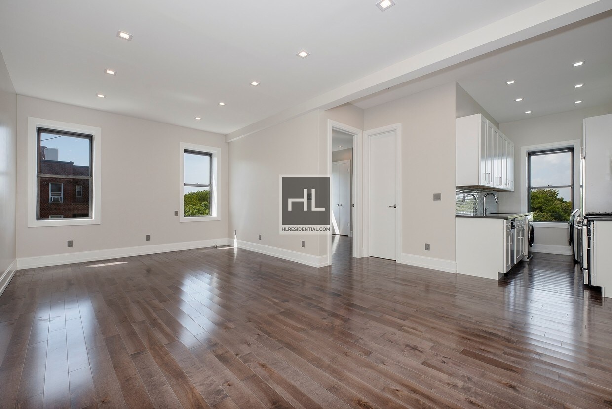Foto principal - NO FEE LARGE STUDIO IN MIDWOOD - $1800
