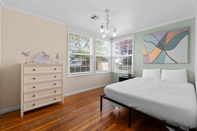 Foto del edificio - 1922 Scenic Ave