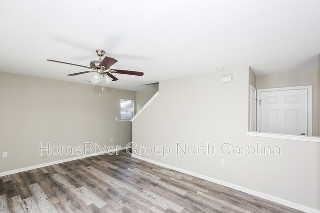 Foto del edificio - 318 Lind Point Ln