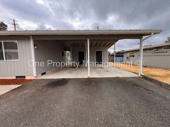 Building Photo - 119 SE 98th Ave