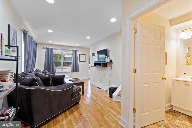 Building Photo - 994 Upper Gulph Rd