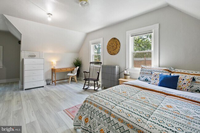 Building Photo - 218 S Augusta Ave