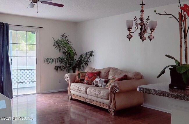 Foto del edificio - 3541 Chestnut Hill Ct