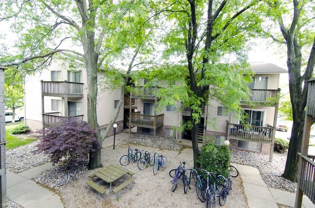 Building Photo - 129 Highland Ave
