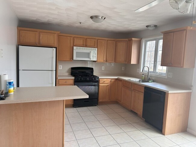 Building Photo - 933 Varnum Ave