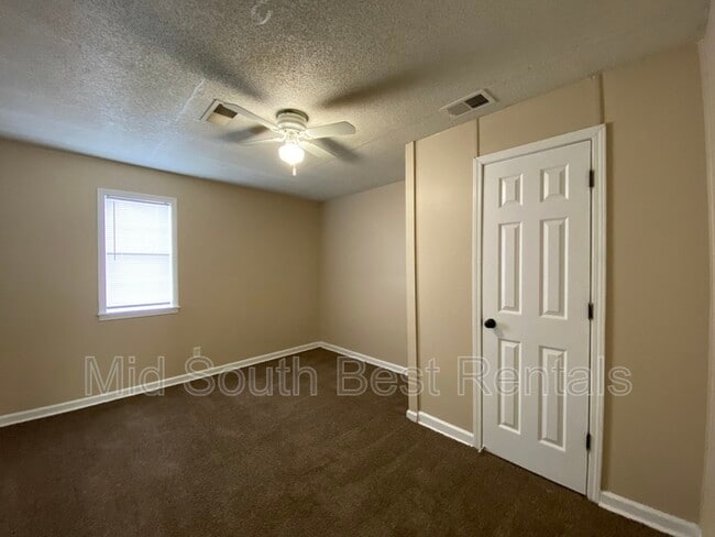 Building Photo - 1679 Lapaloma St