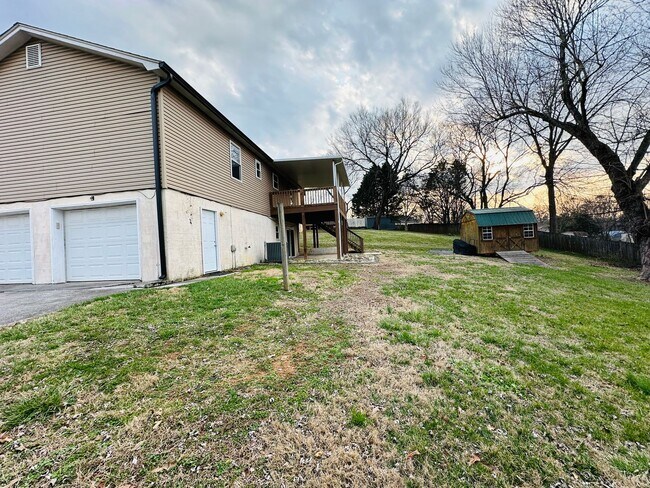 Building Photo - Stunning West Knoxville Transformation | Designer Kitchen & Smart Home Features